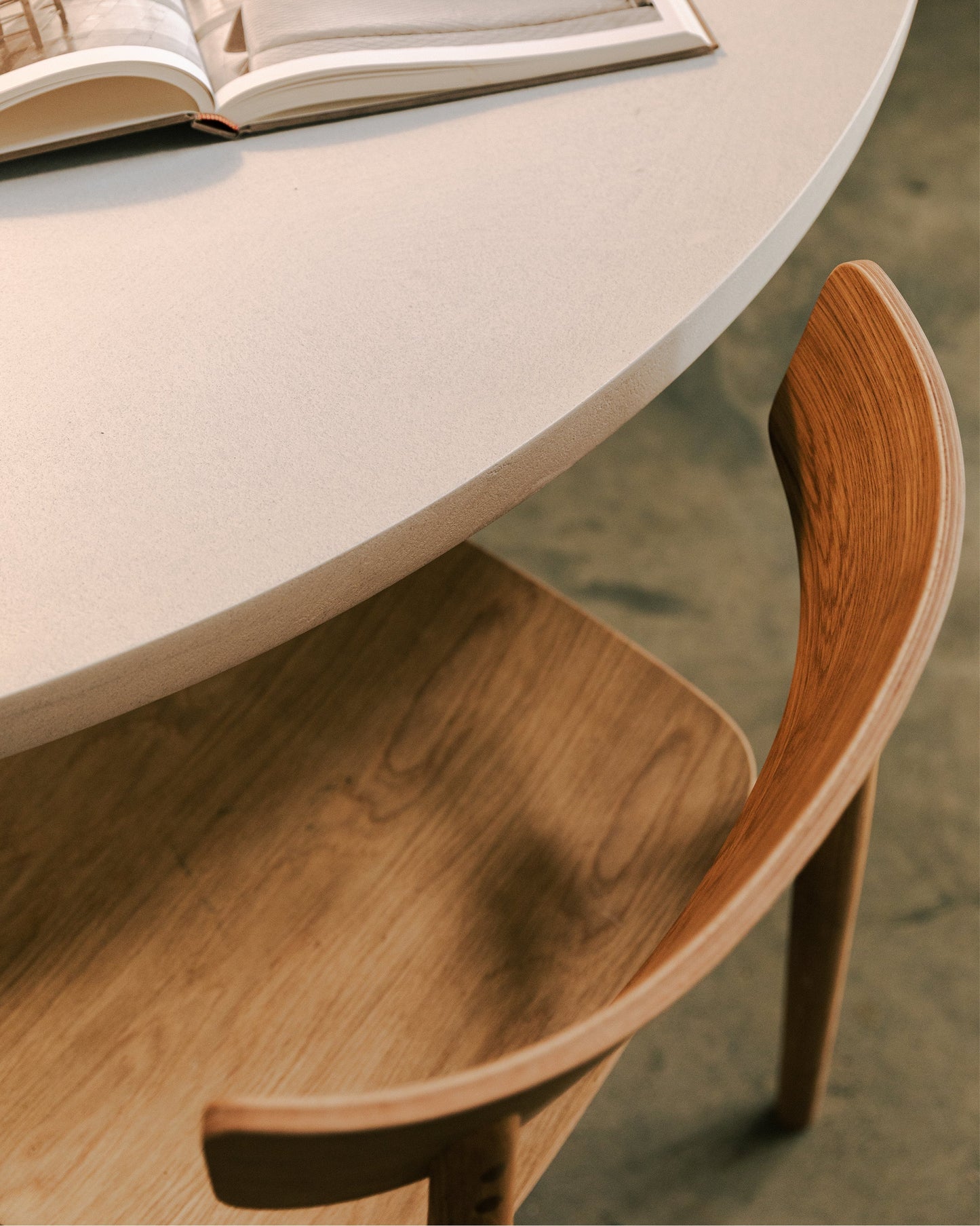 Selvian Dining Table