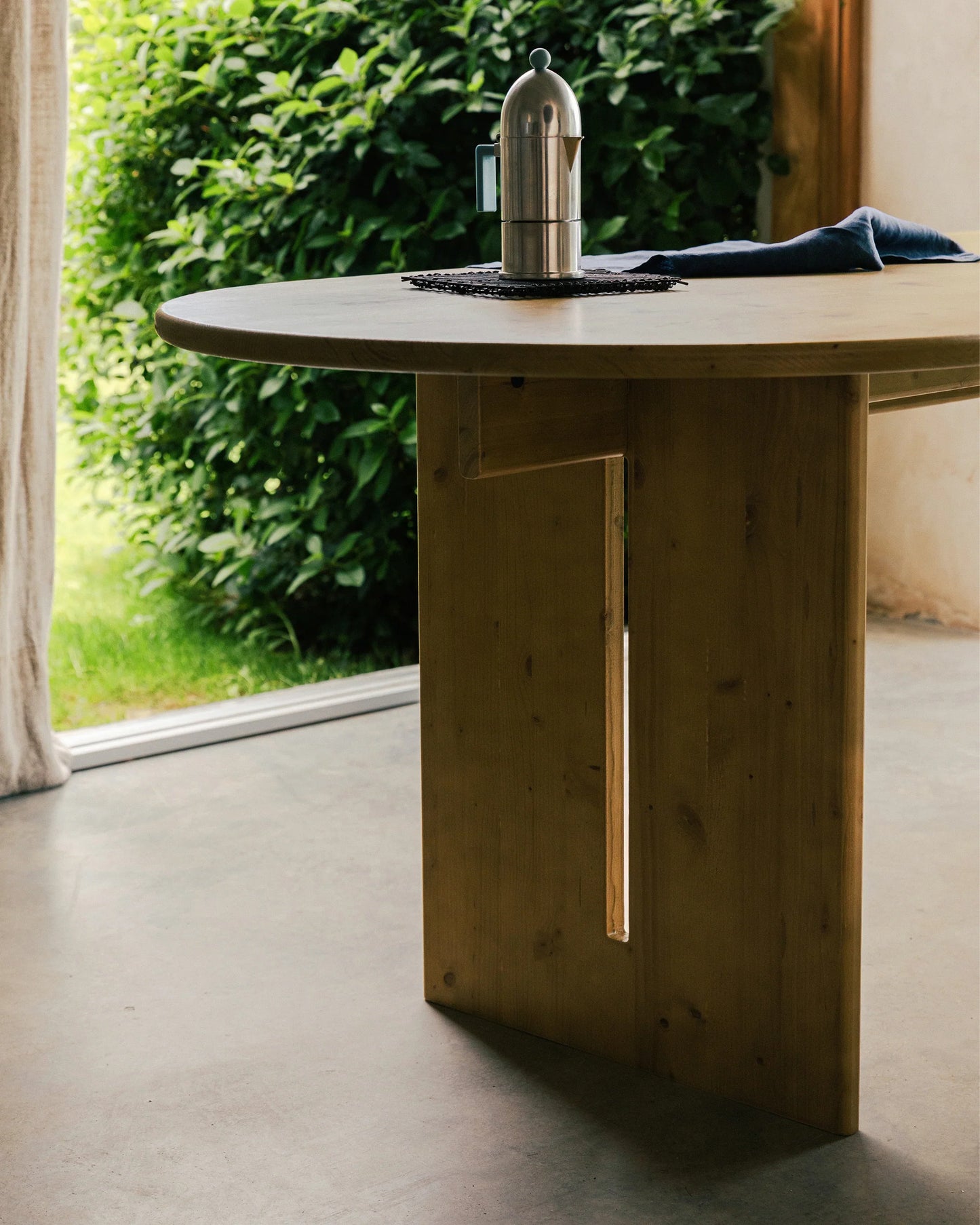 Solvia Dining Table