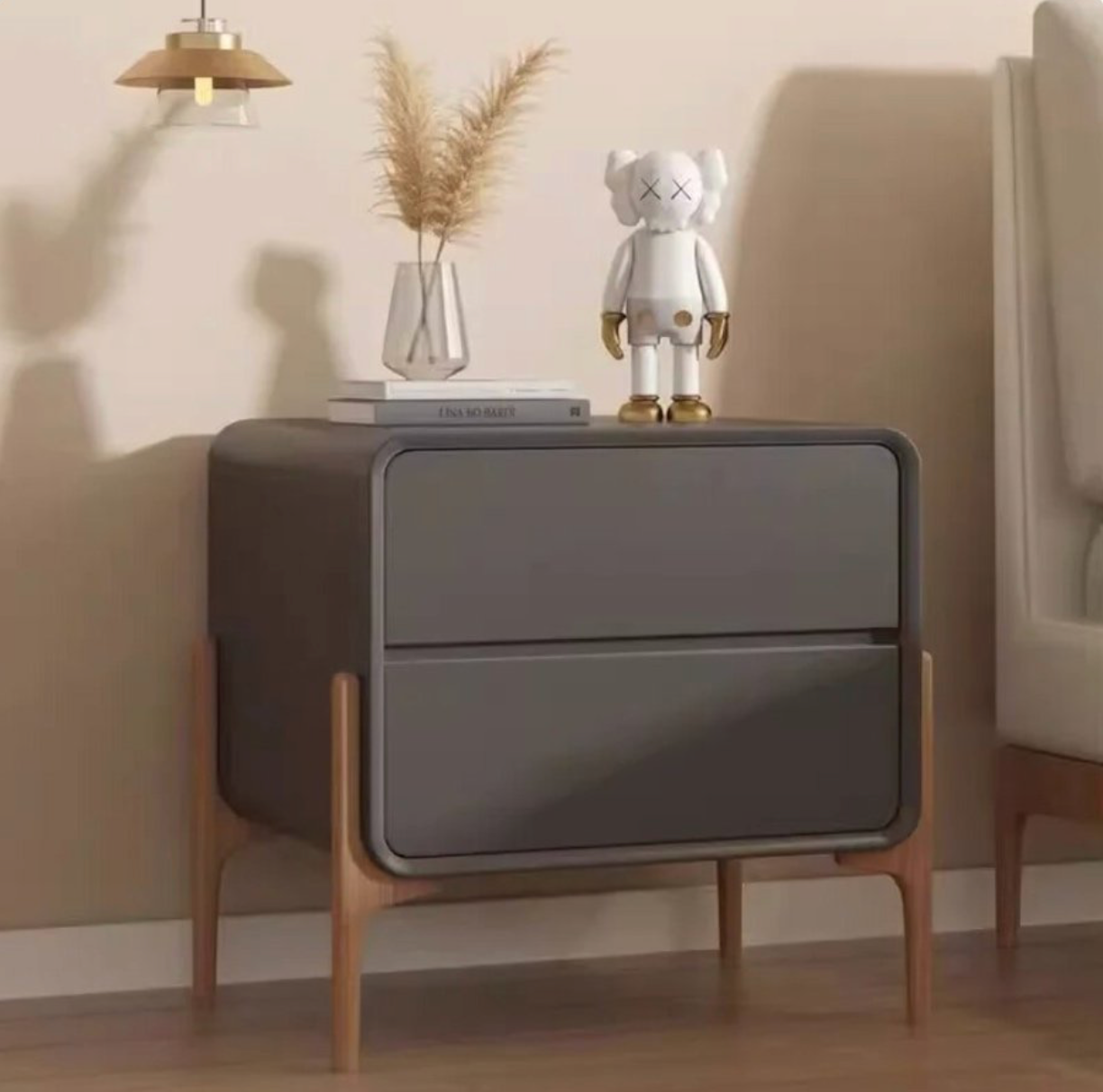 طاولة السرير جيجي